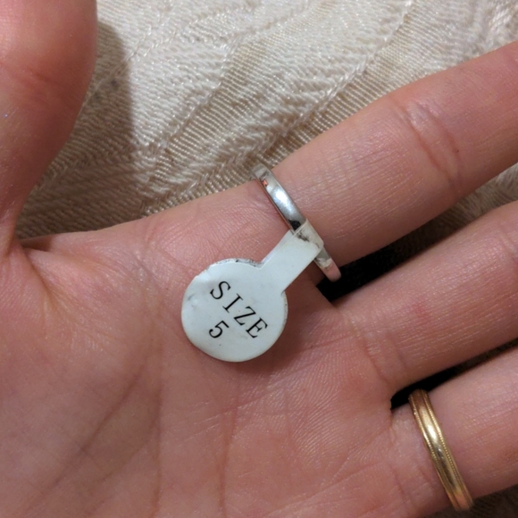 Snowflake gemstone ring - Picture 2 of 2